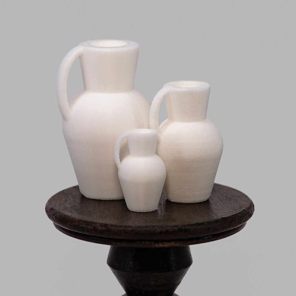 Tiny vase type 3 with handle on one side
